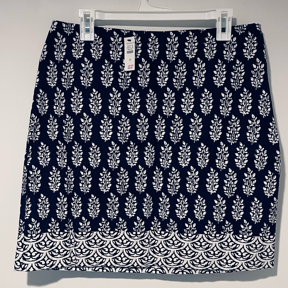 Size 10 Talbots Print Skirt. Navy & White.